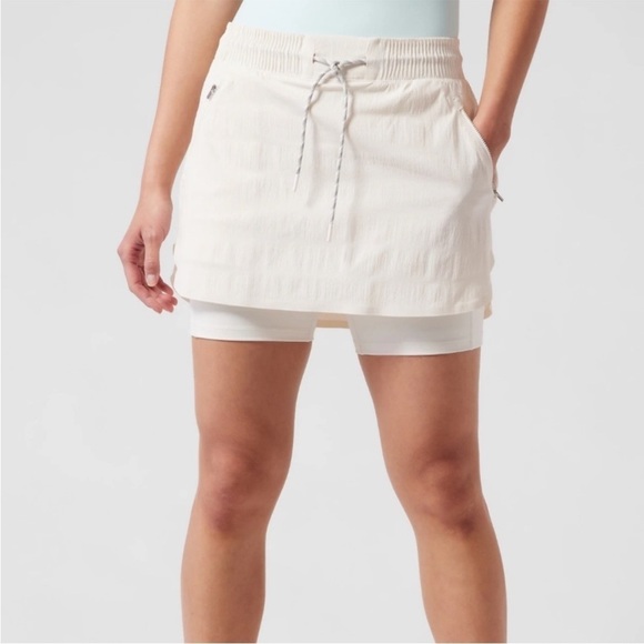 Athleta Pants - NWT Athleta White Trekkie Skort Size 18